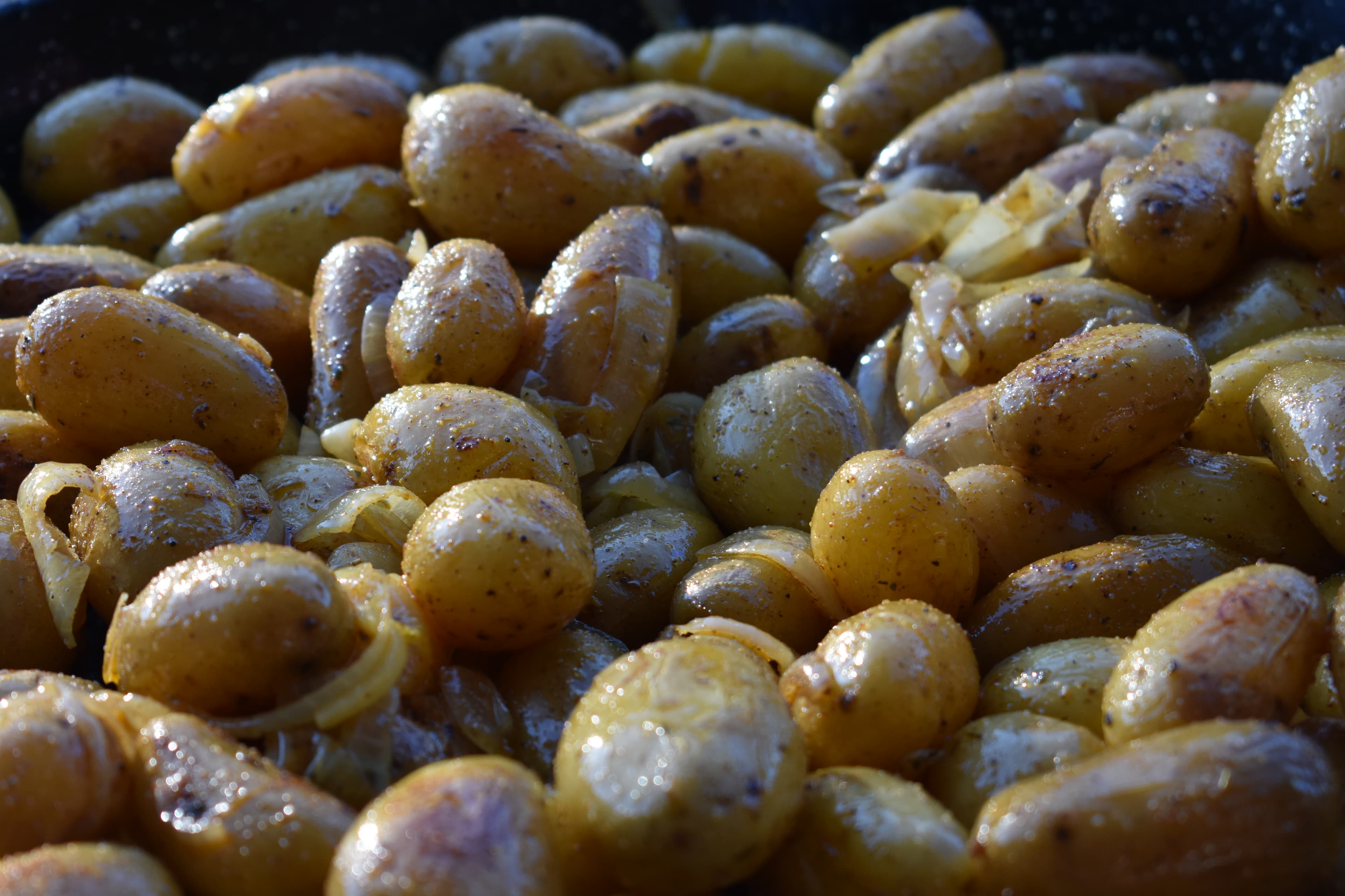 pommes de terre du pays basque rissolées jusqu'a qu'elles deviennent fondantes 